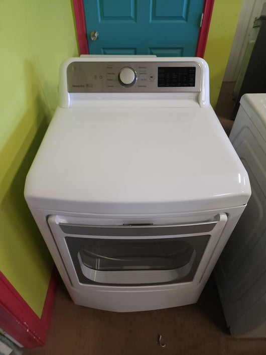 LG - 7.3 Cu Ft Gas Dryer with Sensor Dry - White! (USED - SCRATCHED)

-Dryer was tested and works perfectly, but was used and does have some scratches on the left side!