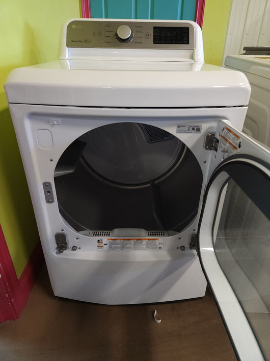 LG - 7.3 Cu Ft Gas Dryer with Sensor Dry - White! (USED - SCRATCHED)

-Dryer was tested and works perfectly, but was used and does have some scratches on the left side!