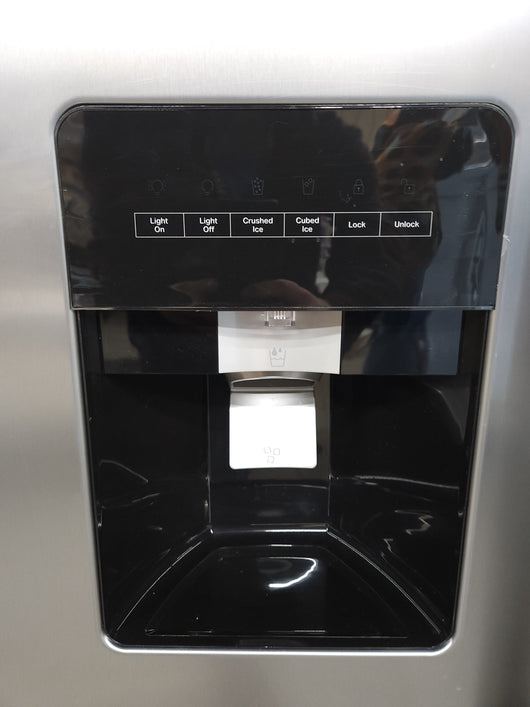 Whirlpool  24.6-cu ft Side-by-Side Refrigerator with Ice Maker (Fingerprint Resistant Stainless Steel)!

-Brand new - Scratch/DENT! (NEW never used, Does have a small scratch on the door and handle, photos shown)