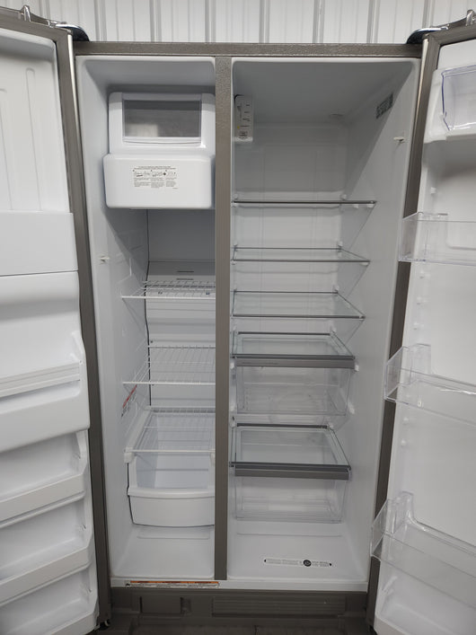 Whirlpool  24.6-cu ft Side-by-Side Refrigerator with Ice Maker (Fingerprint Resistant Stainless Steel)!

-Brand new - Scratch/DENT! (NEW never used, Does have a small scratch on the door and handle, photos shown)