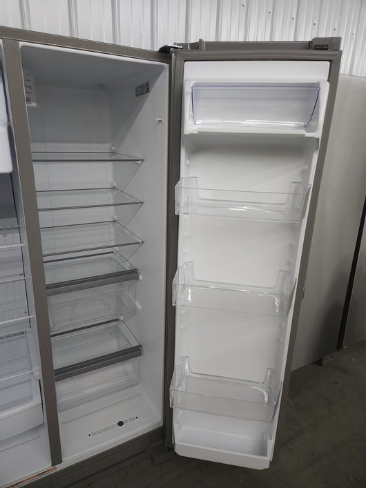 Whirlpool  24.6-cu ft Side-by-Side Refrigerator with Ice Maker (Fingerprint Resistant Stainless Steel)!

-Brand new - Scratch/DENT! (NEW never used, Does have a small scratch on the door and handle, photos shown)