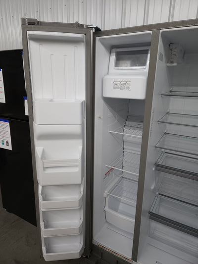 Whirlpool  24.6-cu ft Side-by-Side Refrigerator with Ice Maker (Fingerprint Resistant Stainless Steel)!

-Brand new - Scratch/DENT! (NEW never used, Does have a small scratch on the door and handle, photos shown)