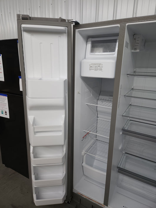 Whirlpool  24.6-cu ft Side-by-Side Refrigerator with Ice Maker (Fingerprint Resistant Stainless Steel)!

-Brand new - Scratch/DENT! (NEW never used, Does have a small scratch on the door and handle, photos shown)