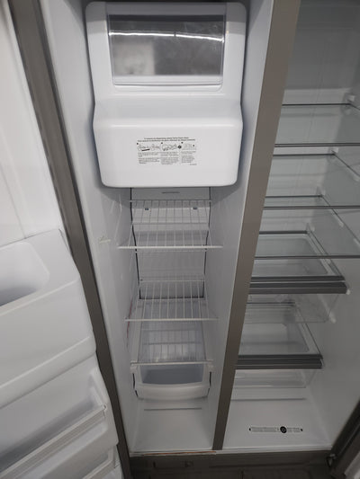 Whirlpool  24.6-cu ft Side-by-Side Refrigerator with Ice Maker (Fingerprint Resistant Stainless Steel)!

-Brand new - Scratch/DENT! (NEW never used, Does have a small scratch on the door and handle, photos shown)