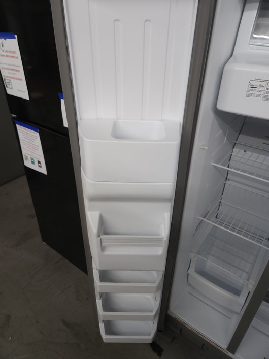 Whirlpool  24.6-cu ft Side-by-Side Refrigerator with Ice Maker (Fingerprint Resistant Stainless Steel)!

-Brand new - Scratch/DENT! (NEW never used, Does have a small scratch on the door and handle, photos shown)