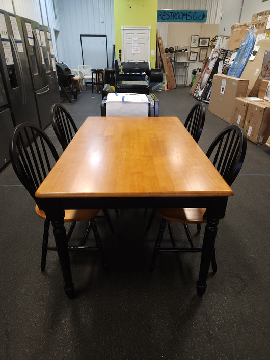 Better Homes and Gardens Autumn Lane Farmhouse 5-Piece Dining Set Bundle, Black and Oak!

-Brand new and Assembled but The Table does have one very small chip on top, photos shown)