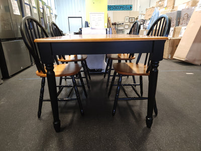 Better Homes and Gardens Autumn Lane Farmhouse 5-Piece Dining Set Bundle, Black and Oak!

-Brand new and Assembled but The Table does have one very small chip on top, photos shown)