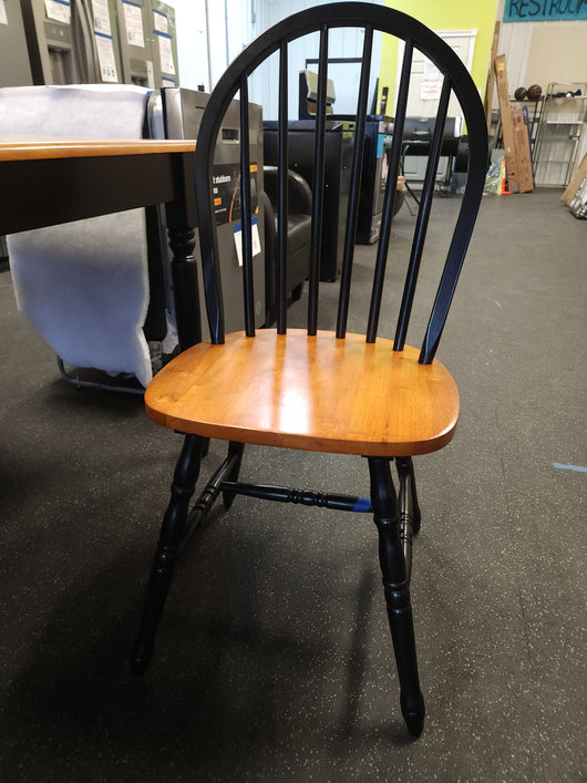 Better Homes and Gardens Autumn Lane Farmhouse 5-Piece Dining Set Bundle, Black and Oak!

-Brand new and Assembled but The Table does have one very small chip on top, photos shown)