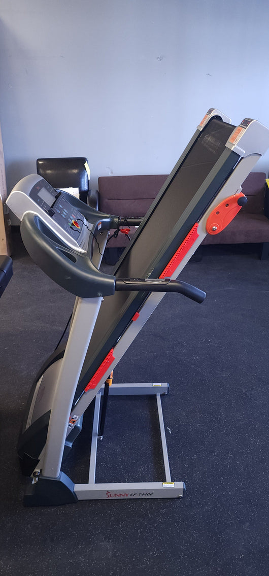 Sunny Health & Fitness Treadmill with Manual Incline, Pulse Sensors, Folding, LCD Monitor for Exercise SF-T4400! 

-New & Assembled but does have some cracked plastics from shipping, photos shown