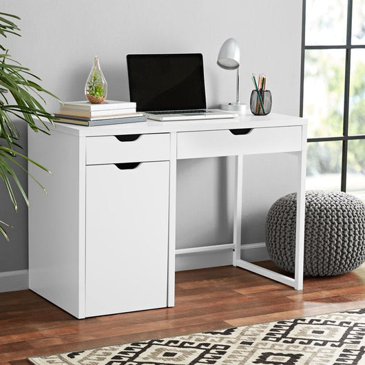 Mainstays Perkins Desk with Metal Frame, White!

-Brand new in the box