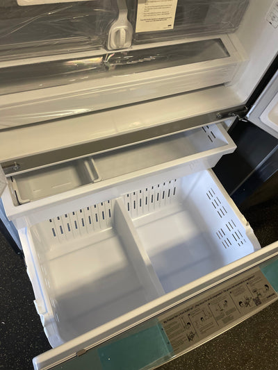 Samsung 28 cu. ft. Large Capacity 3-Door French Door Refrigerator (brand new still in plastic. Minor dent on the side- photos shown)