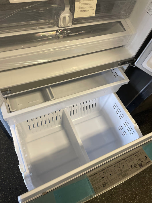 Samsung 28 cu. ft. Large Capacity 3-Door French Door Refrigerator (brand new still in plastic. Minor dent on the side- photos shown)
