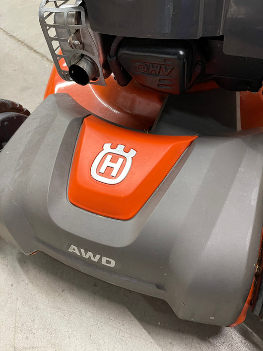 Husqvarna LC 221A ALL WHEEL DRIVE MOWER with Briggs 675EXI engine - used - great condition !