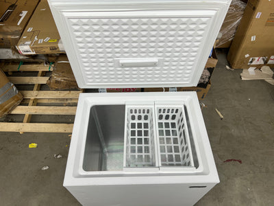 Magic Chef 5.0 cu. ft. Chest Freezer in White!! NEW OUT OF BOX, SCRATCHED AND DENTED FROM SHIPPING(PHOTOS SHOWN)!!