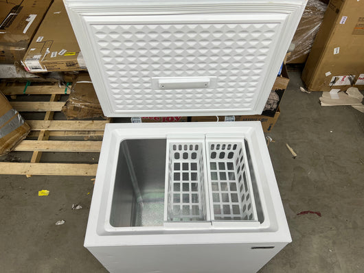 Magic Chef 5.0 cu. ft. Chest Freezer in White!! NEW OUT OF BOX, SCRATCHED AND DENTED FROM SHIPPING(PHOTOS SHOWN)!!