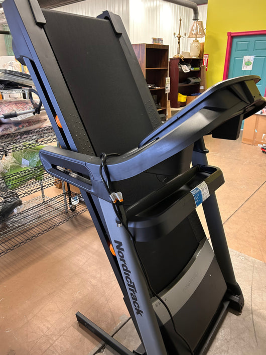 NordicTrack T Series -T 9.5 S!    -Brand new and assembled (Accessory tray is cracked, photos shown)