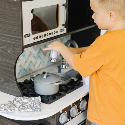 Melissa & Doug Wooden Chef’s Pretend Play Toy Kitchen With “Ice” Cube Dispenser – Charcoal**New in box**