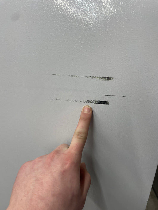 Whirlpool 18.2-cu ft Top-Freezer Refrigerator (White)**New, Light scratches from shipping, shown in photos**