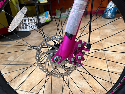 Kent Genesis 26 In. Maeve Women's Mountain Bike, Black and Pink- NEW AND ASSEMBLED!!!! (Minor scratches from shipping)