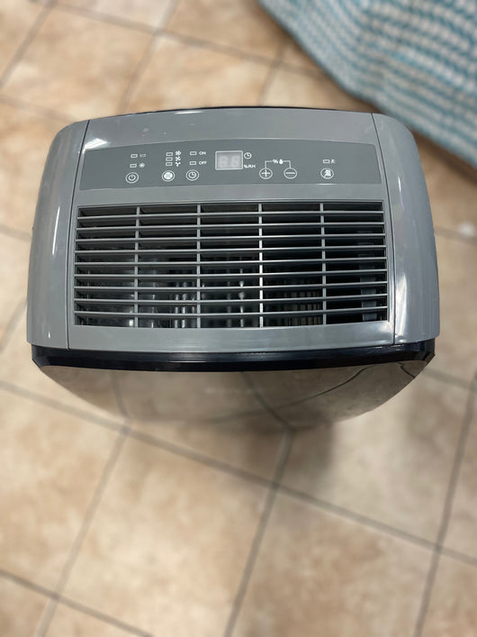 Idylis 70-pint dehumidifier black ( used)