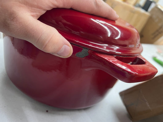 Tramontina Enameled Cast Iron 6.5 Quart Round Dutch Oven, Red!! NEW OUT OF BOX, MINOR CHIPS FROM SHIPPING!!