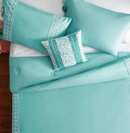 The Pioneer Woman 4-Piece Comforter Set, Embroidered Eyelet Bedding, Turquoise, Full Queen- NEW!!!!