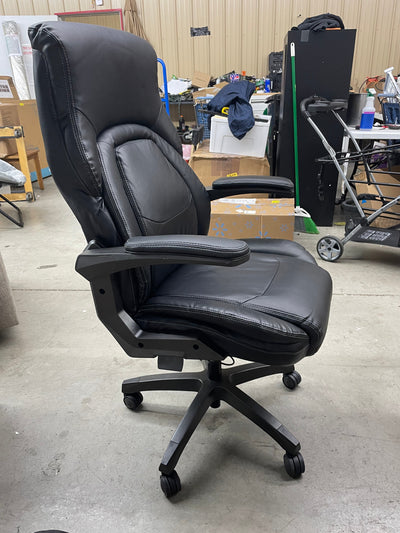 La-Z-Boy Manager's Office Chair with Active Lumbar Technology**New and assembled, used very few times**