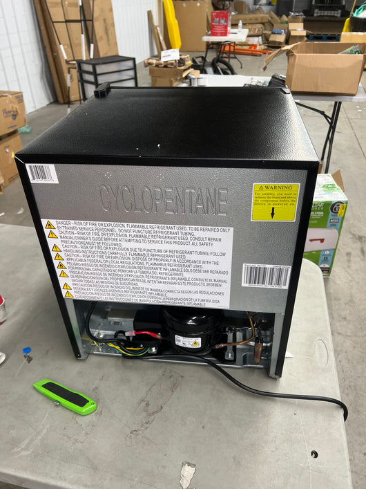Hisense 1.6 Cu. ft. Single Door Mini Fridge, Black- NEW OUT OF BOX!!!! (Minor Dent from Shipping)
