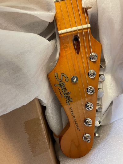 Squier by Fender Stratocaster Beginner Guitar Pack, Laurel Fingerboard, Orange  Sunburst, with Gig Bag, Amp, Strap, Cable, Picks, and Online Lessons- new in box