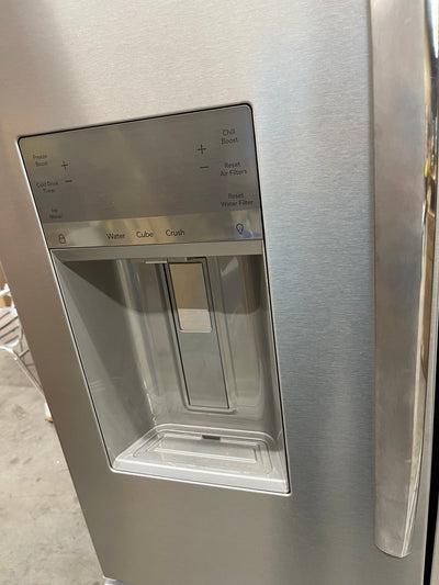 Frigidaire  Gallery 27.8-cu ft French Door Refrigerator with Dual Ice Maker (Smudge-proof Stainless Steel) ENERGY STAR/ new / scratch and dent unit -