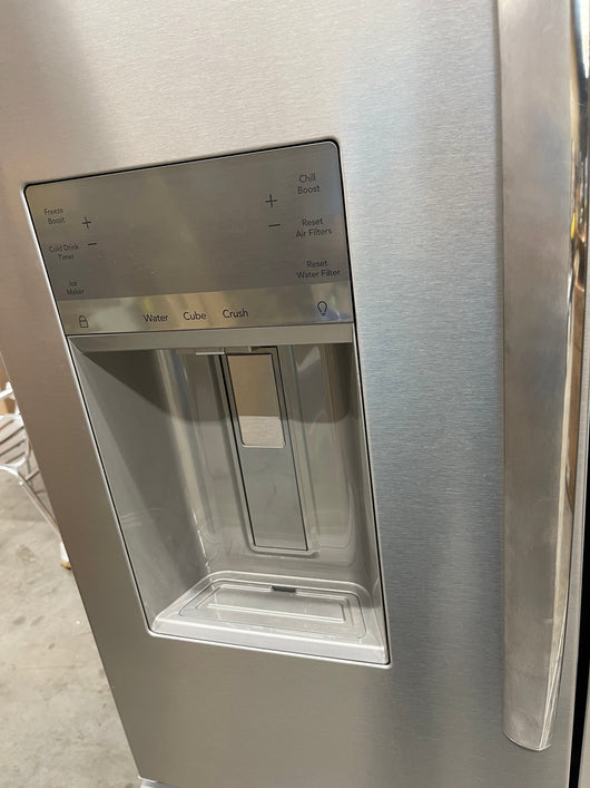 Frigidaire  Gallery 27.8-cu ft French Door Refrigerator with Dual Ice Maker (Smudge-proof Stainless Steel) ENERGY STAR/ new / scratch and dent unit -