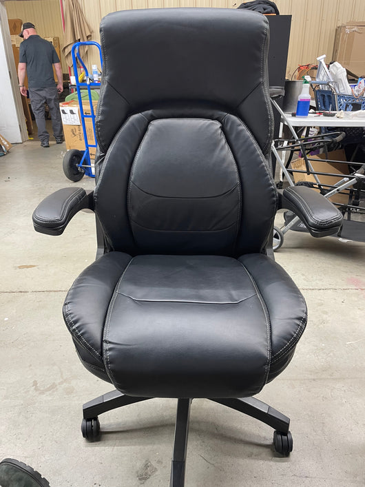 La-Z-Boy Manager's Office Chair with Active Lumbar Technology**New and assembled, used very few times**