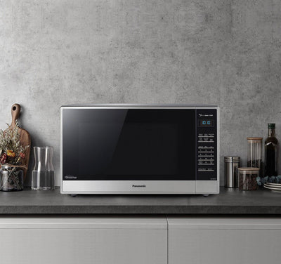!!!REDUCED!!! Panasonic Family Size 2.2CuFt Countertop Microwave Oven with Cyclonic Inverter Technology- NEW IN BOX!!!