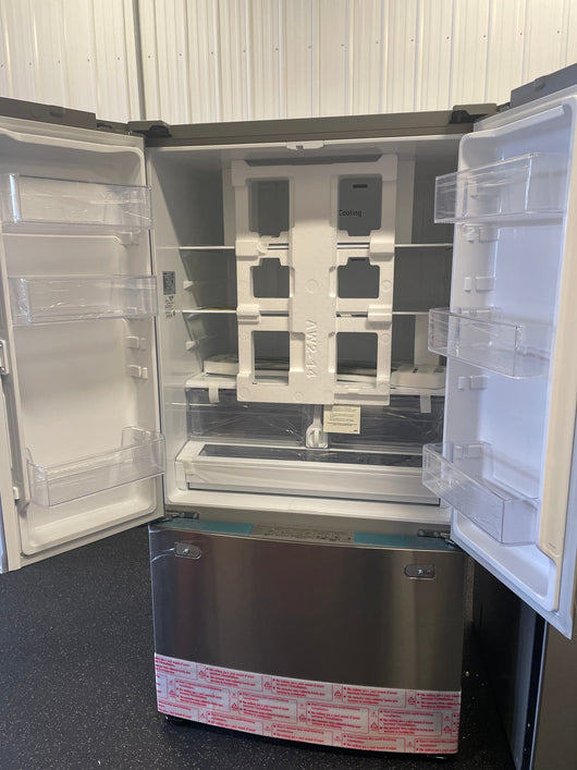 Samsung 28 cu. ft. Large Capacity 3-Door French Door Refrigerator (brand new still in plastic. Minor dent on the side- photos shown)