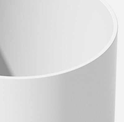 Veradek 18.5" x 18.5" x 20" Round White Plastic Plant Planter- NEW!