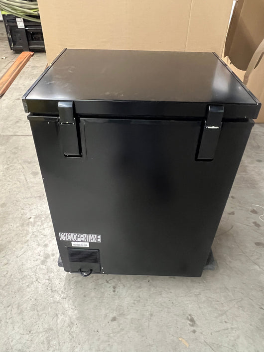 Arctic King 5 Cu ft Chest Freezer, Black! (NEW - SCRATCH/DENT) Freezer - Chest