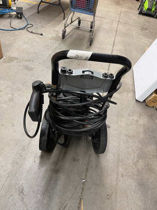 Simpson Megashot 61048R 2800 PSI at 2.3 GPM Axial Cam Pump Cold Water Gas Pressure Washer with Briggs and Stratton Engine,- used - works great !