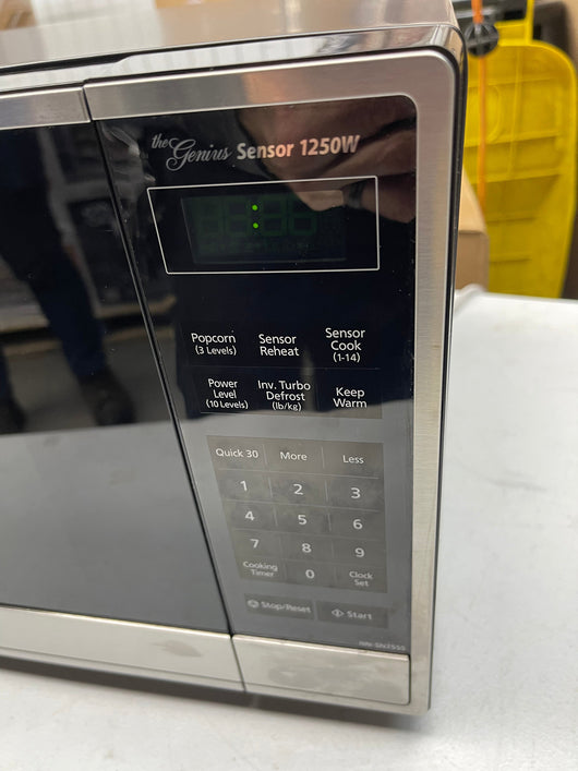 !!!REDUCED!!! Panasonic Family Size 2.2CuFt Countertop Microwave Oven with Cyclonic Inverter Technology!! USED LIKE NEW!!