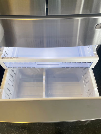 Samsung 28CuFt 4-Door French Door Refrigerator with 21.5in Touch Screen Family Hub!

-Brand new, still cover in factory plastics
