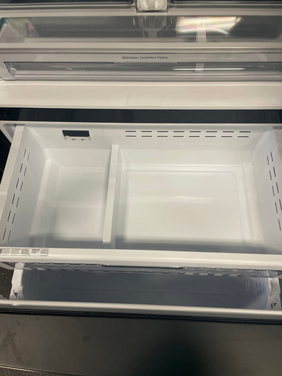 Samsung 28 cu. ft. 3-Door French Door Refrigerator with CoolSelect Pantry!

-Brand new out of the box - Still wrapped in Factory Plastics - (LIGHTLY INDENTED FROM SHIPPING - FRONT LEFT DOOR & FREEZER DOOR ARE INDENTED - PHOTOS SHOWN)