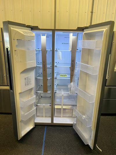 Samsung 27.4 cu. ft. Large Capacity Side by Side Refrigerator!! BRAND NEW!!