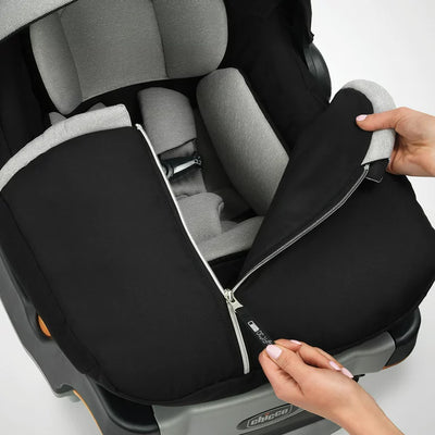 Chicco KeyFit 30 Zip 30 lbs Infant Car Seat - Black (Black)**New in box**