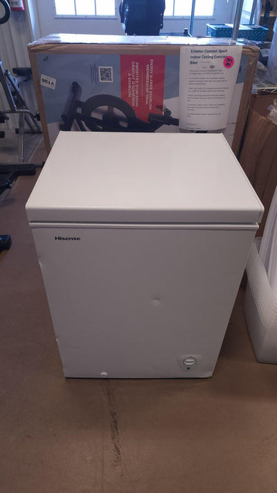 Hisense 5 Cu ft Chest Freezer, White! (NEW - SCRATCH/DENT)