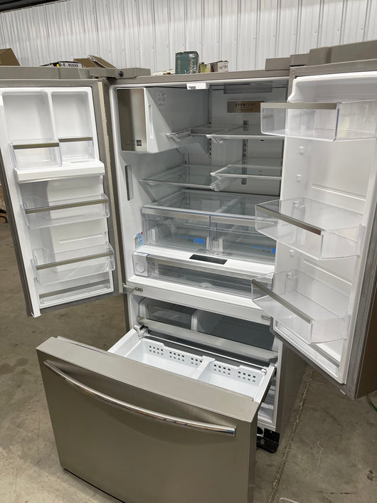 Frigidaire  Gallery 27.8-cu ft French Door Refrigerator with Dual Ice Maker (Smudge-proof Stainless Steel) ENERGY STAR/ new / scratch and dent unit -