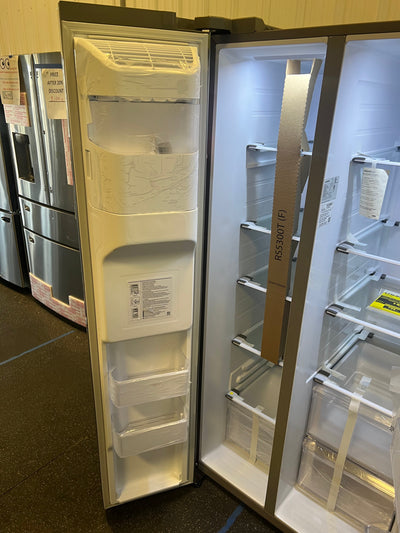 Samsung 27.4 cu. ft. Large Capacity Side by Side Refrigerator!! BRAND NEW!!