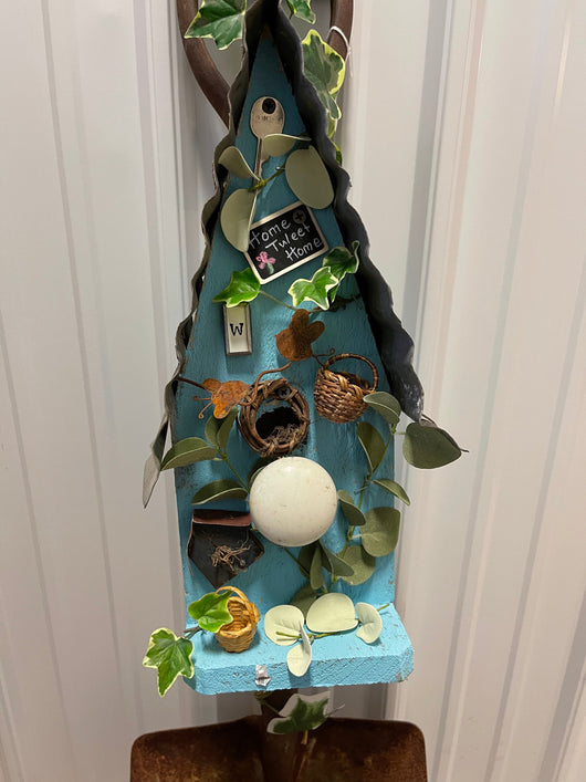 HANDCRAFTED BIRDHOUSE SHOVEL