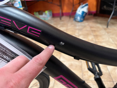 Kent Genesis 26 In. Maeve Women's Mountain Bike, Black and Pink- NEW AND ASSEMBLED!!!! (Minor scratches from shipping)