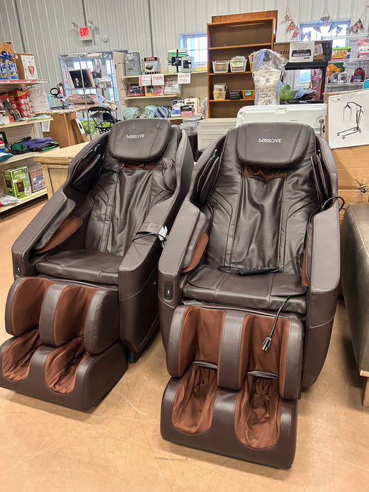 BOSSCARE Assembled Massage Chair Recliner with Zero Gravity Full Body Massage Brown!  -Brand new and assembled (Has cracked plastics on the back and is missing remote holster)