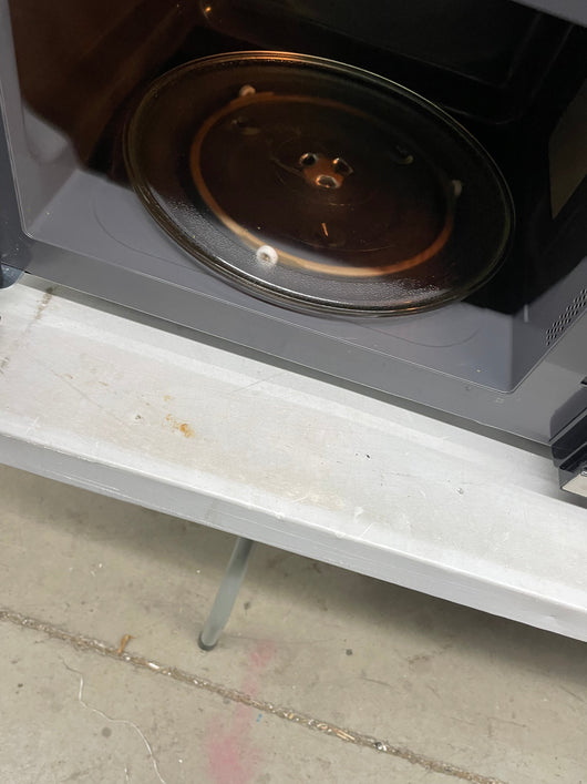 Magic Chef 1.1 cu. ft. Countertop Microwave in Stainless Steel with Gray Cavity**New,cracked ring but works completely fine**