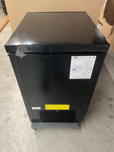 Arctic King 5 Cu ft Chest Freezer, Black! (NEW - SCRATCH/DENT) Freezer - Chest